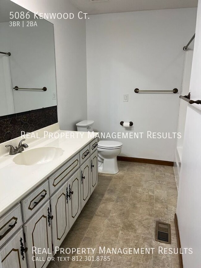 Building Photo - 5086 Kenwood Ct