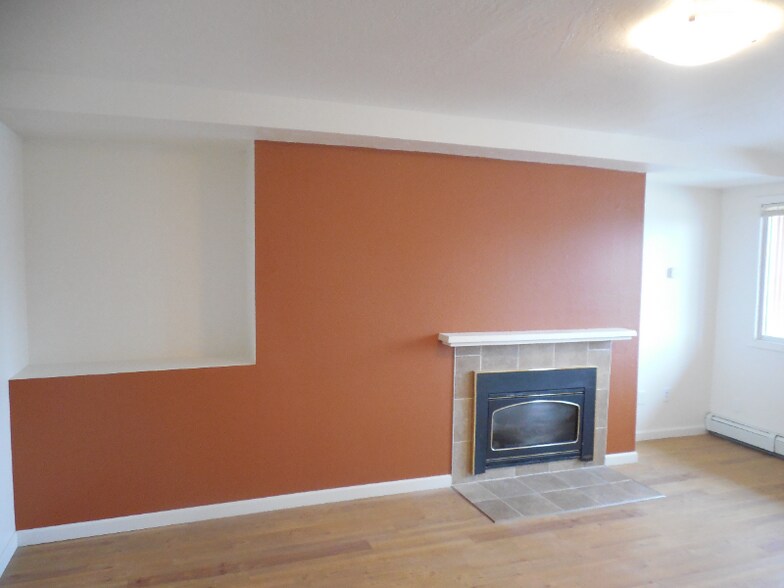 Building Photo - 825 SW Higgins Ave