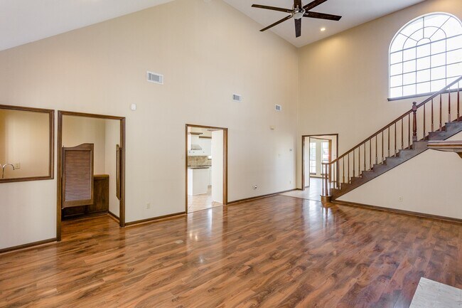Building Photo - 1703 Plantation Dr