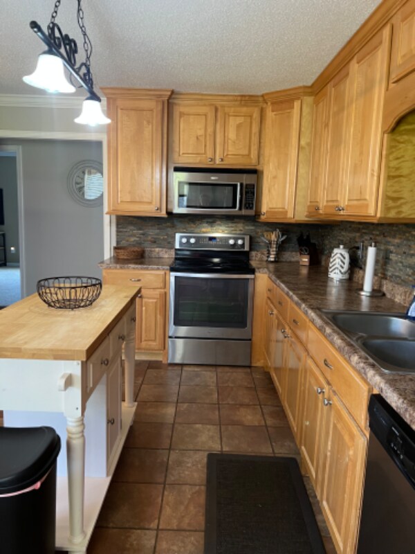 Building Photo - 724 Carlton Click Rd