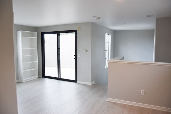 Building Photo - 507 W Maple Ave