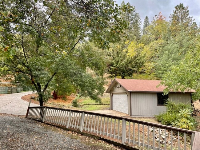 Building Photo - Great family home in Alta Sierra