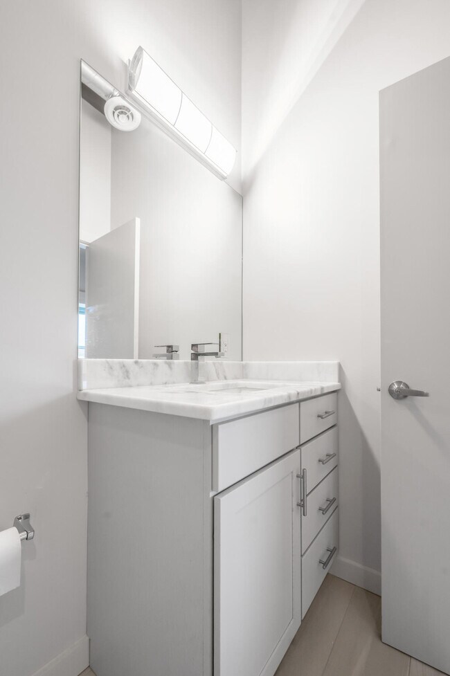 Building Photo - 480 Skain Ave