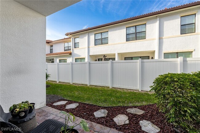 Building Photo - 9460 Sardinia Way