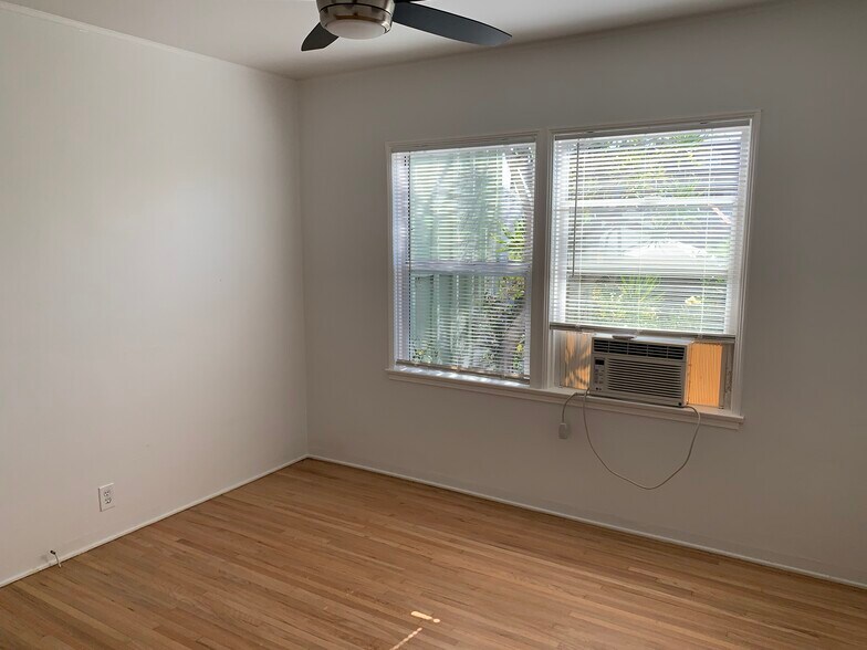 Bedroom - 1044 Ocean Park Blvd
