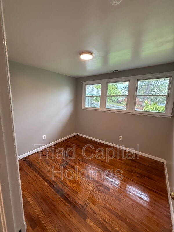 Building Photo - 2736 Teresa Ave