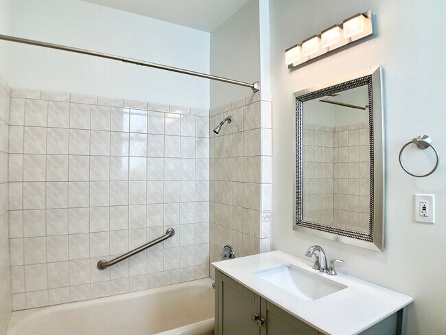 Building Photo - Stunning Multi-Level 4/2.5 W/ Dining Room....