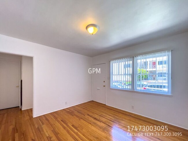 Building Photo - 1BR in Prime Los Feliz Location!