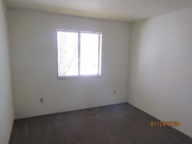 Building Photo - Available March 2026 Beautiful Upper 2 bedroom with Balcony