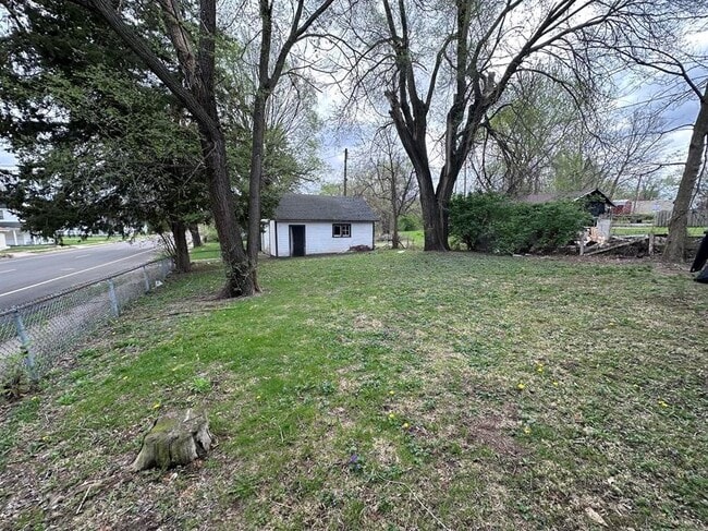 Building Photo - 101 Buchanan-