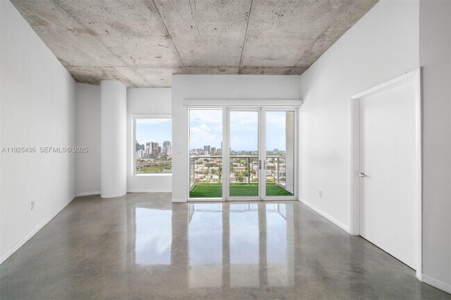 Building Photo - 10 SW South River Dr