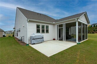 Building Photo - 5687 Villa Crest Dr