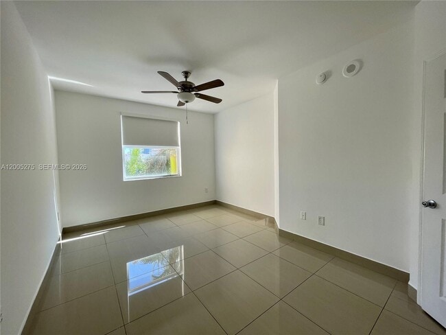 Building Photo - 17100 N Bay Rd