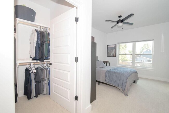 Building Photo - 3101 Govalle Ave