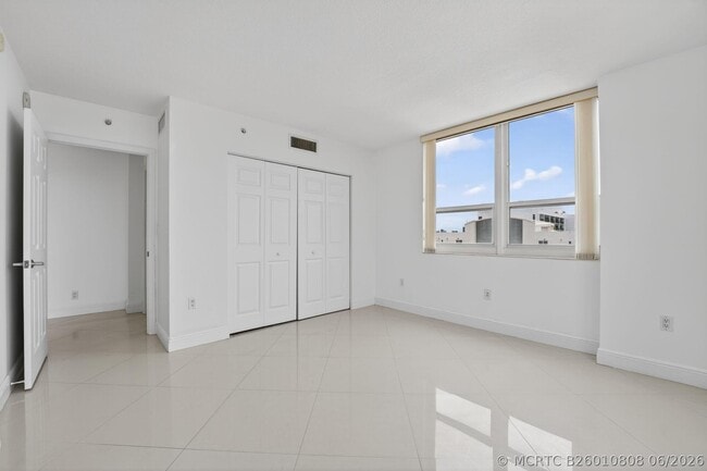 Building Photo - 3232 Coral Wy