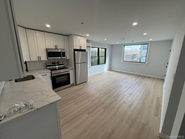 Building Photo - 544 Locust Ave