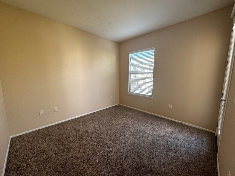 Building Photo - 144 City Limits Cir