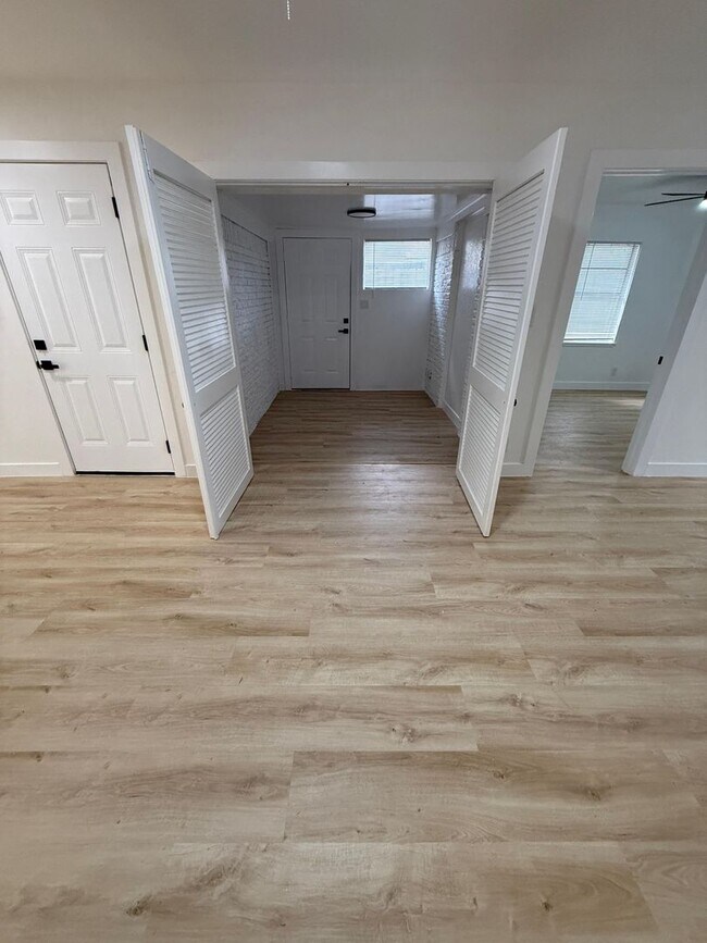 Building Photo - BEAUTIFUL HOME IN HOUSTON. MOVE IN READY!.