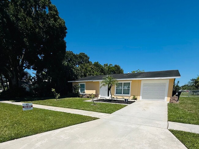 Building Photo - 3/2/1 POOL Home with Fenced Yard--Pool & Y...