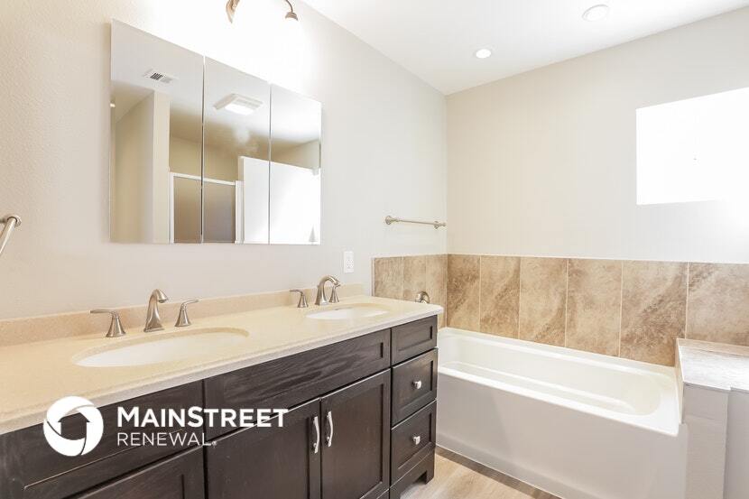 Building Photo - 4570 Paseo El Rio Dr