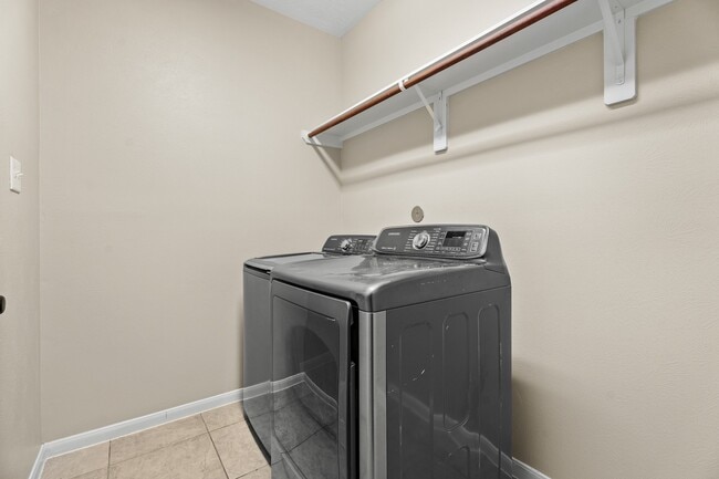 Building Photo - 4713 La Escalona Dr