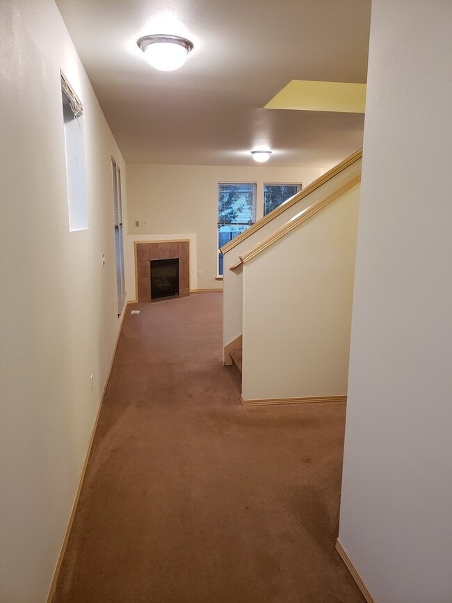 Building Photo - Gem Heights Spaciousness