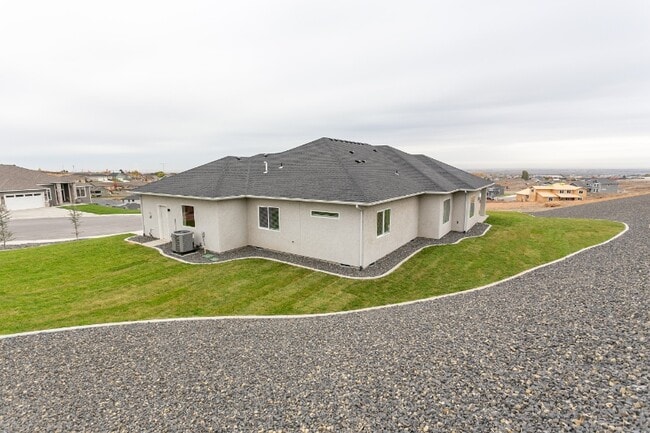 Building Photo - 1102 Chinook Dr