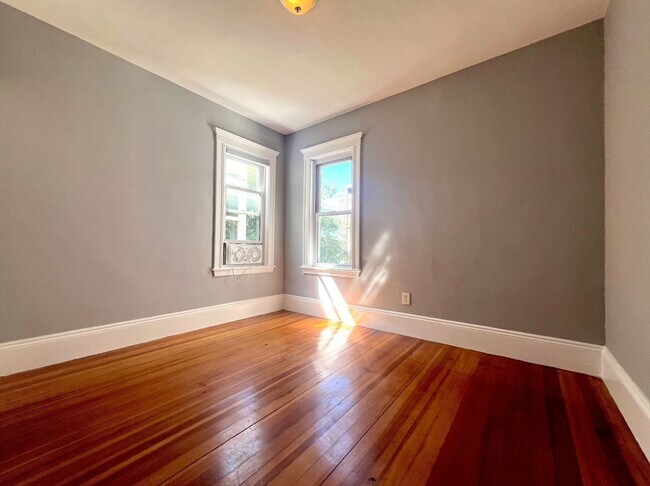 Building Photo - 18 Chase St