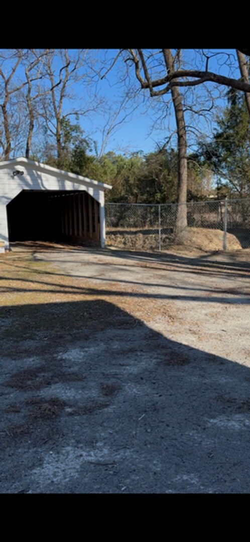 Building Photo - 911 E 4th St