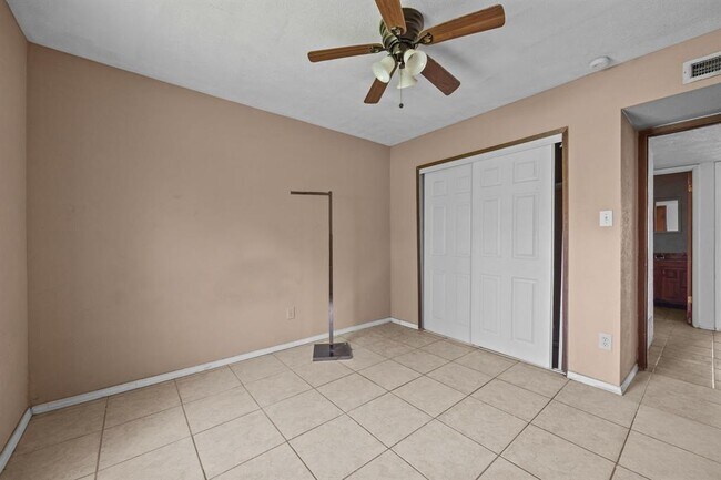 Building Photo - 15619 Fall Briar Dr