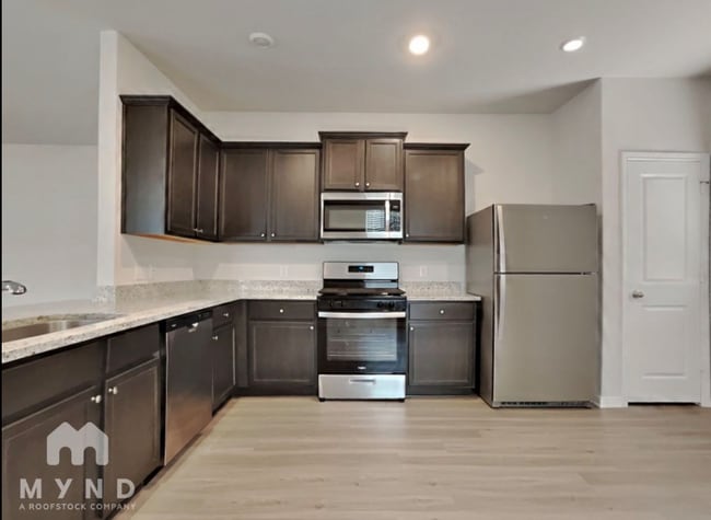 Building Photo - 15419 Maple Ter Dr