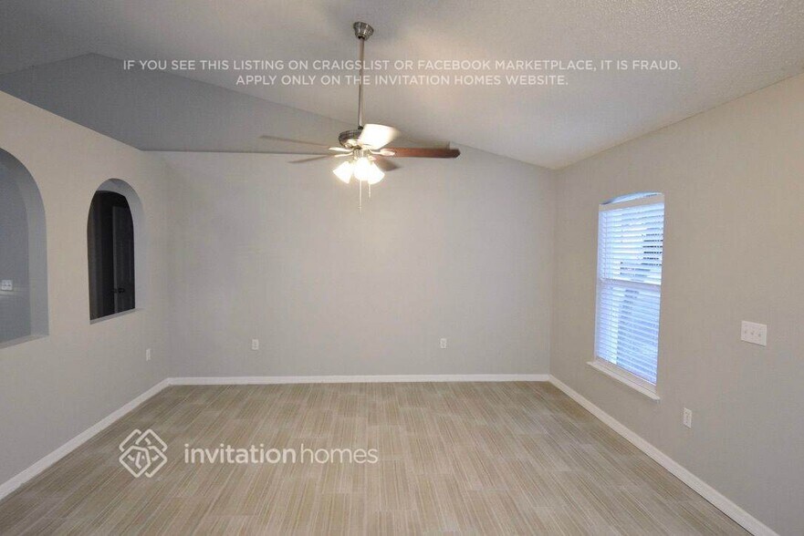 Building Photo - 5740 Oakwood Knoll Dr
