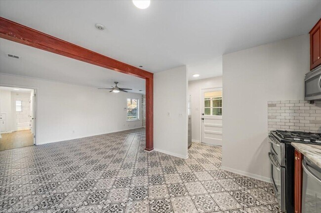 Building Photo - 1554 Estate Dr