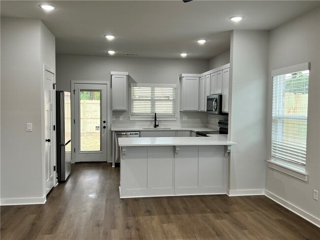 Building Photo - 502 Cosmos St