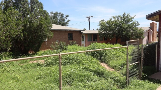 Building Photo - 10121 S Axe Head Dr