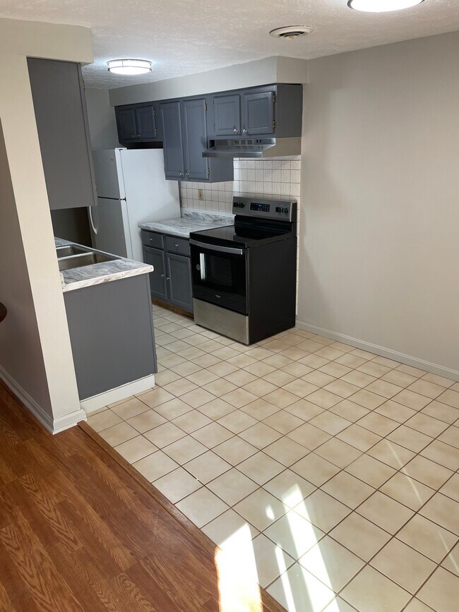 Building Photo - 4360 Inner Circle Dr