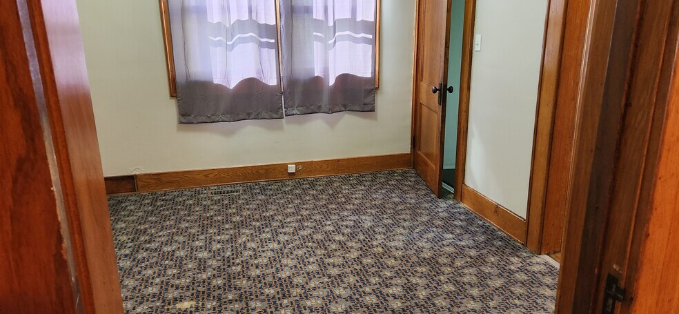 Building Photo - 420 N Main St