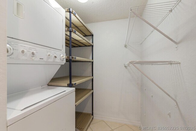 Building Photo - 1801 N Flagler Dr