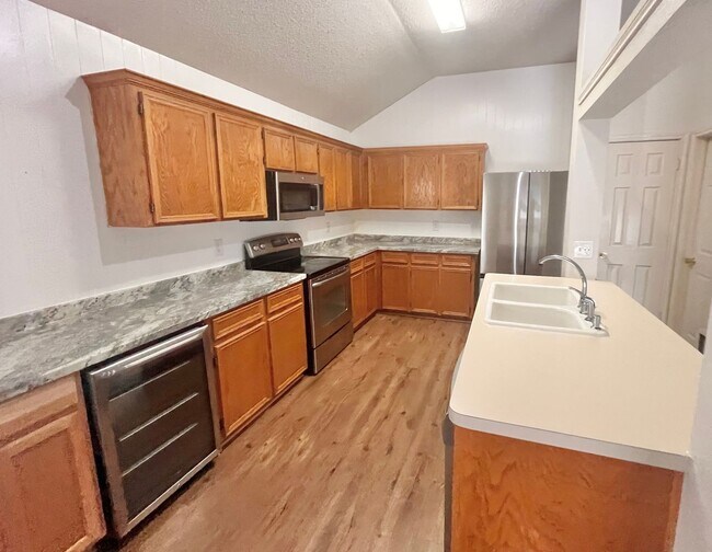 Building Photo - NEW IN MANAGEMENT - AVAILABLE NOW! MOVE IN SPECIAL!