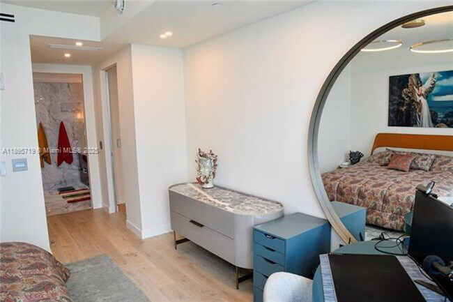 Building Photo - 15701 Collins Ave