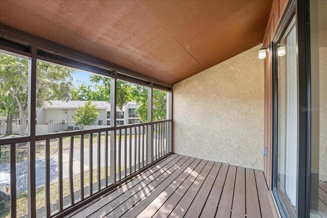 Building Photo - 1428 Oak Pl