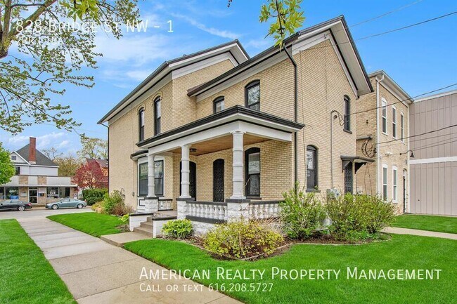 Building Photo - 828 Bridge St NW