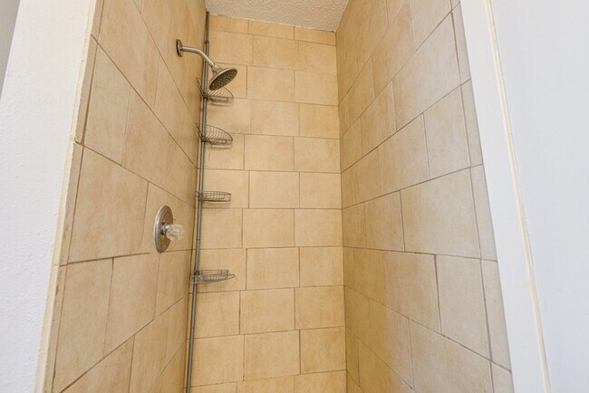 Building Photo - 20135 Telegraph Square Ln