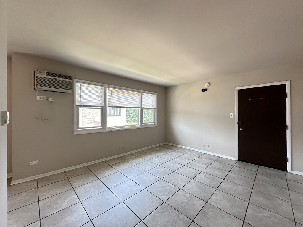 Building Photo - 9610 Ivanhoe Ave