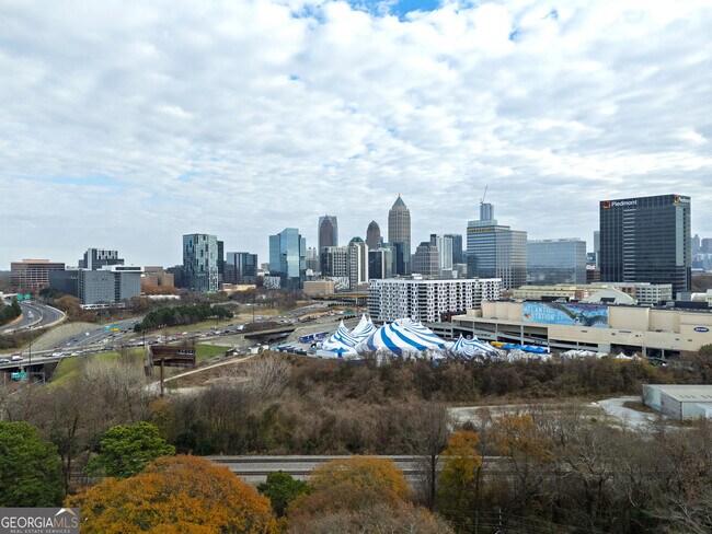 Building Photo - 302 Hascall Rd NW