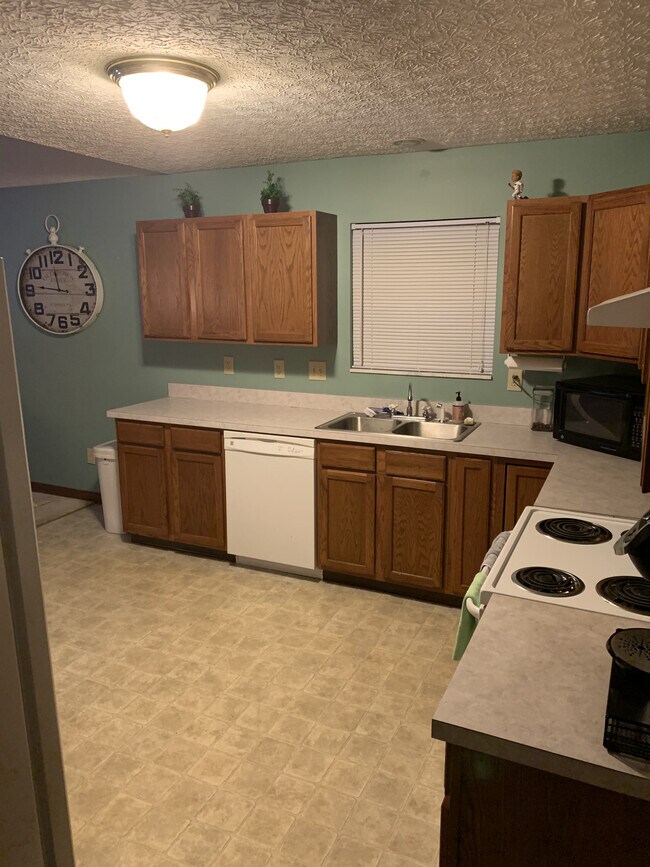 Kitchen - 5546 Breshly Way