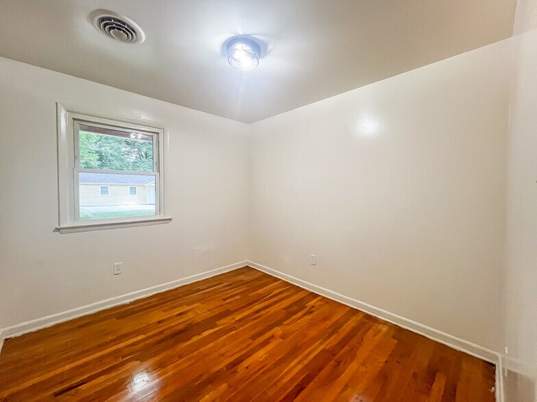 Building Photo - 2303 Maclin Cir