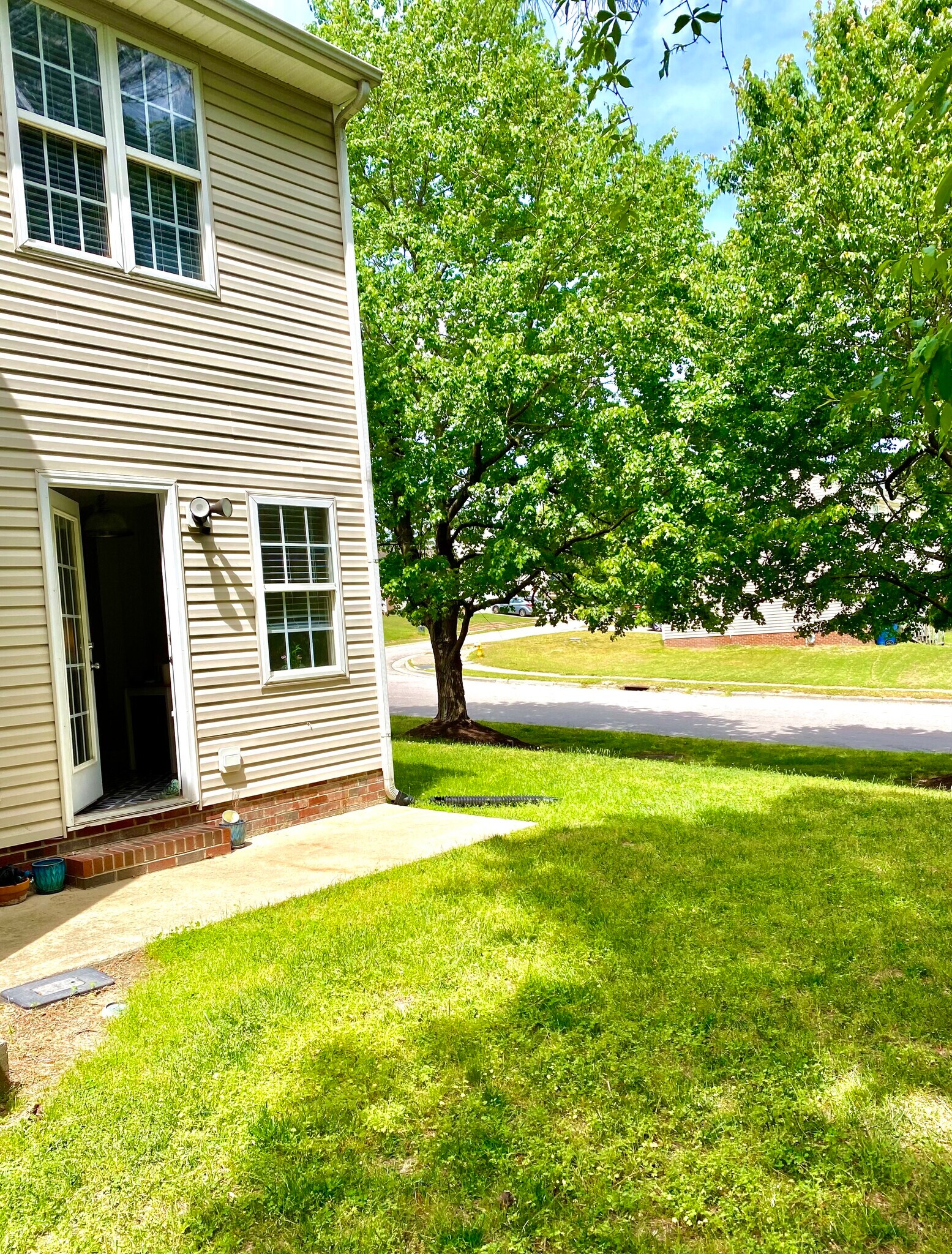 Building Photo - 1601 Briarmont Ct