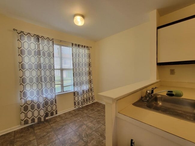 Building Photo - 1 Jodhpur Ct