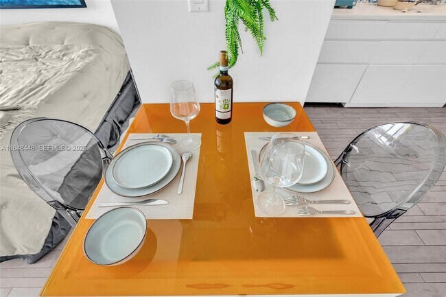 Building Photo - 1100 West Ave